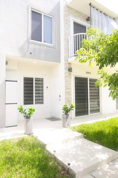 Insta Worthy Modern Bungalow Homestead Esterno foto